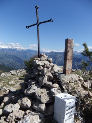 Croce sulla cima orientale