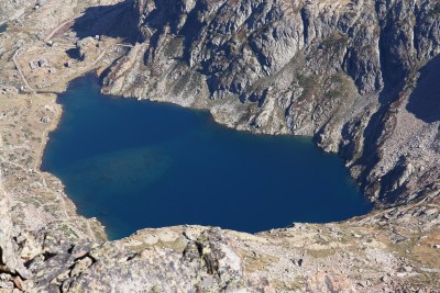 077 - Lago Valscura maggiore primo piano dal Malinvern.JPG