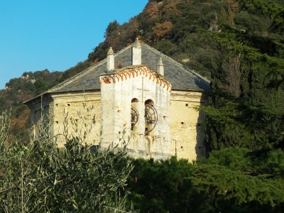 003 - Chiesa di Perti andando verso Castel Gavone.JPG