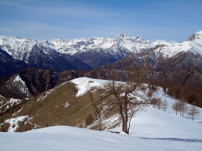 il punto in cui si abbandona la strada con sullo sfondo l'Oronaye